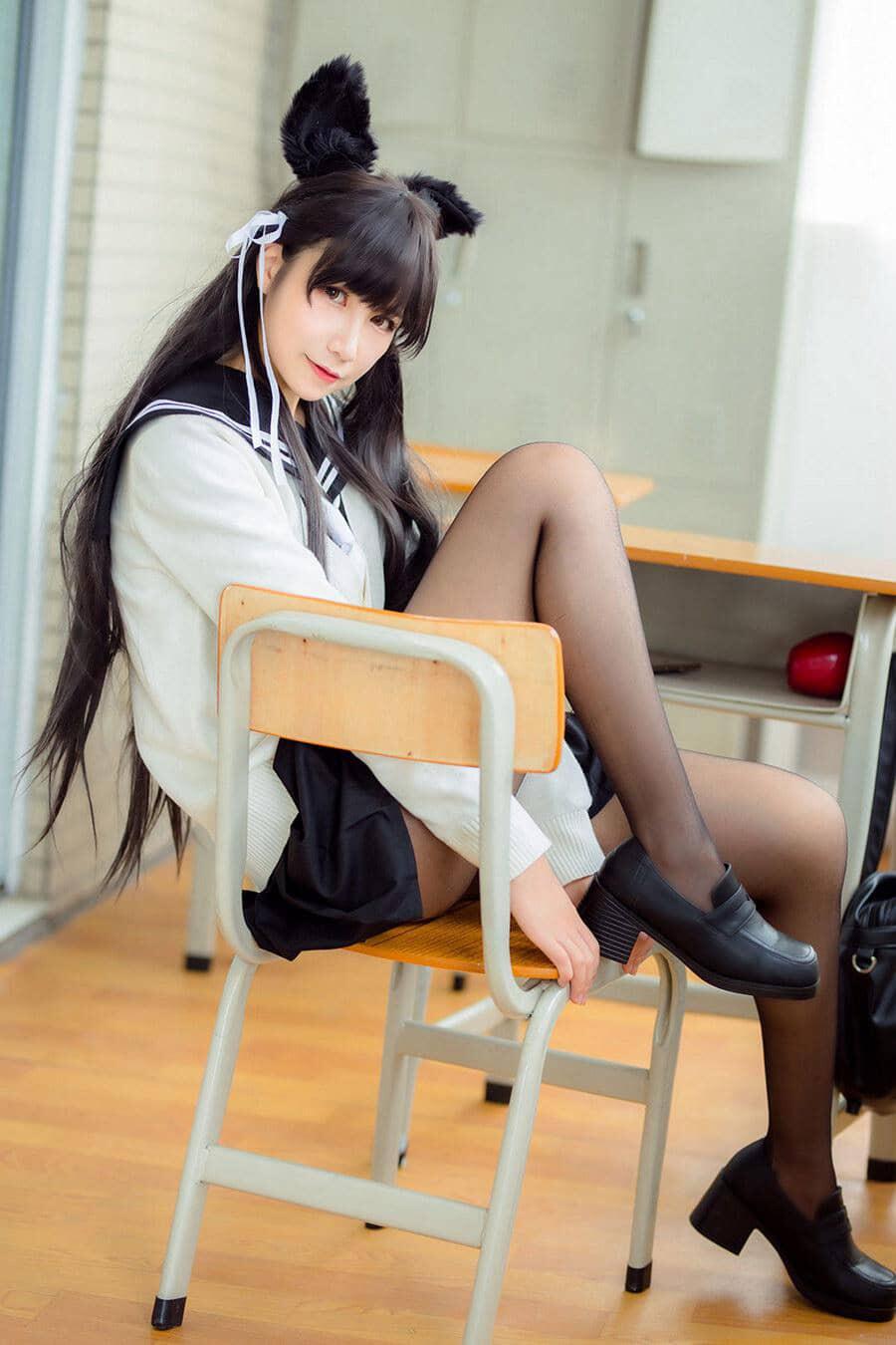 碧蓝航线JK爱宕 黑丝袜美腿COSPLAY